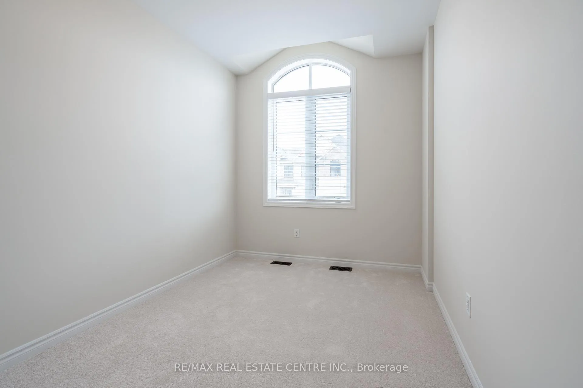Photo 21 of 1426 Almonte Drive, Burlington, Tyandaga — HOMEH