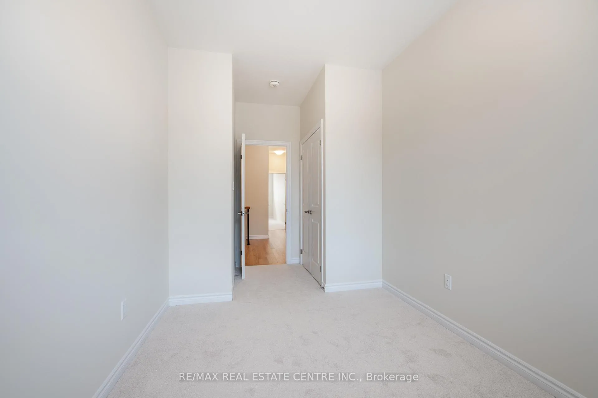 Photo 26 of 1426 Almonte Drive, Burlington, Tyandaga — HOMEH