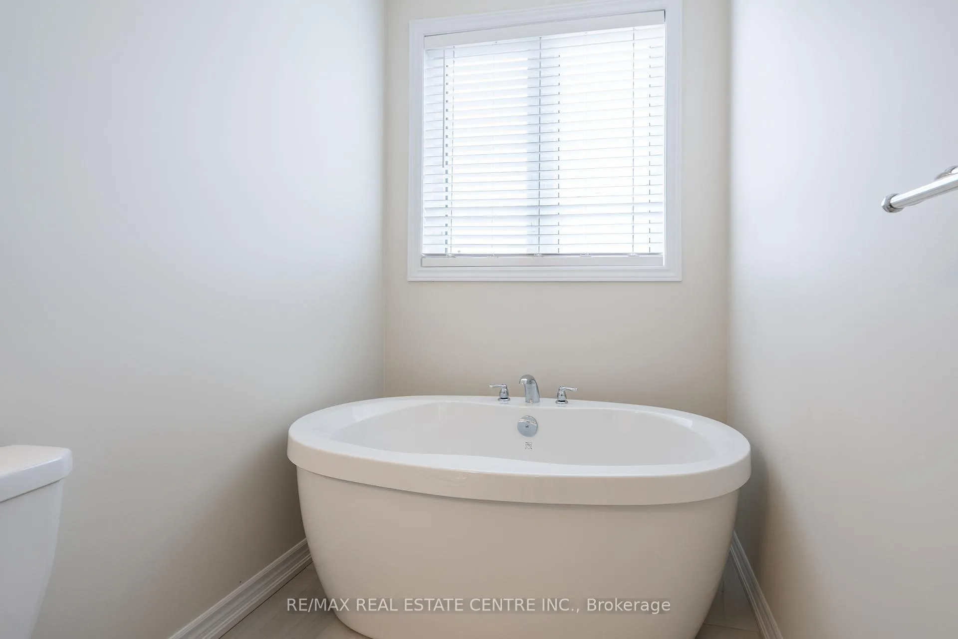 Photo 30 of 1426 Almonte Drive, Burlington, Tyandaga — HOMEH