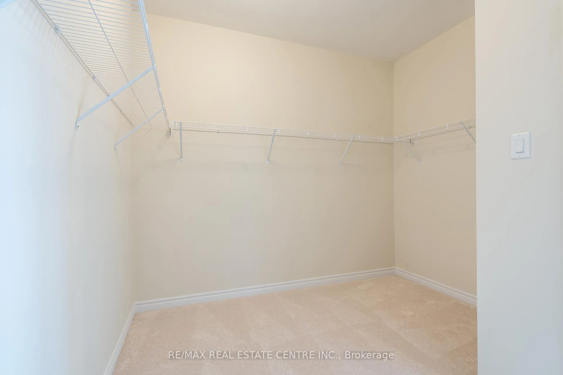 Photo 32 of 1426 Almonte Drive, Burlington, Tyandaga — HOMEH
