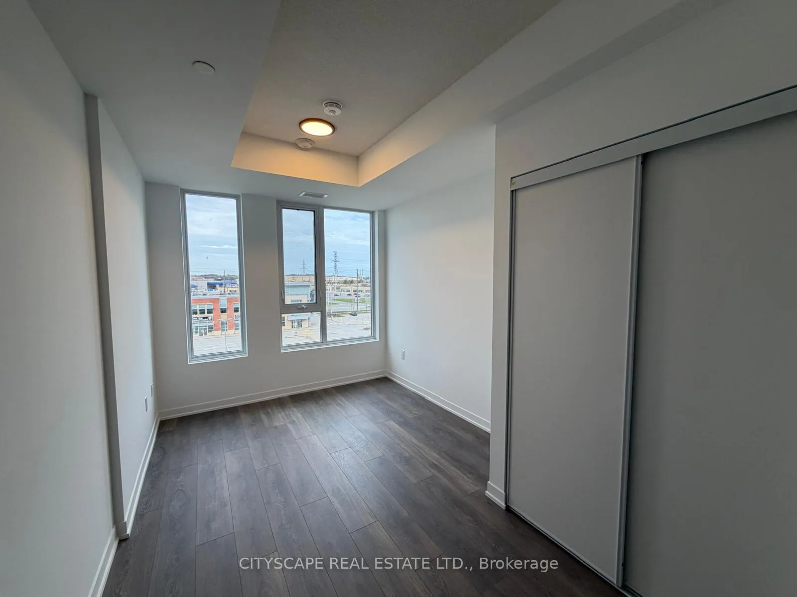 Photo 3 of Unit 523, 4787 Powers Common, Burlington, Alton — HOMEH