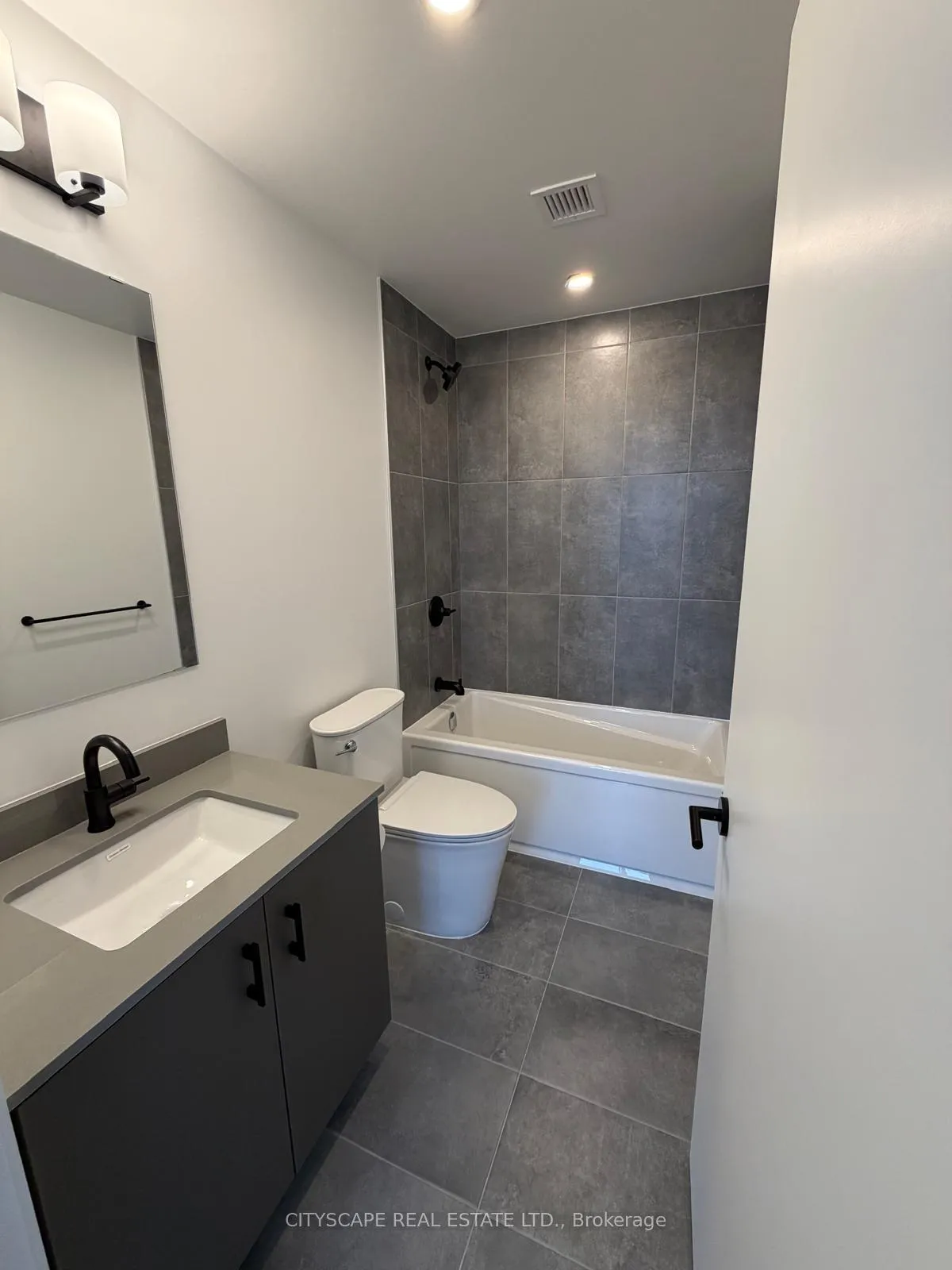 Photo 4 of Unit 523, 4787 Powers Common, Burlington, Alton — HOMEH