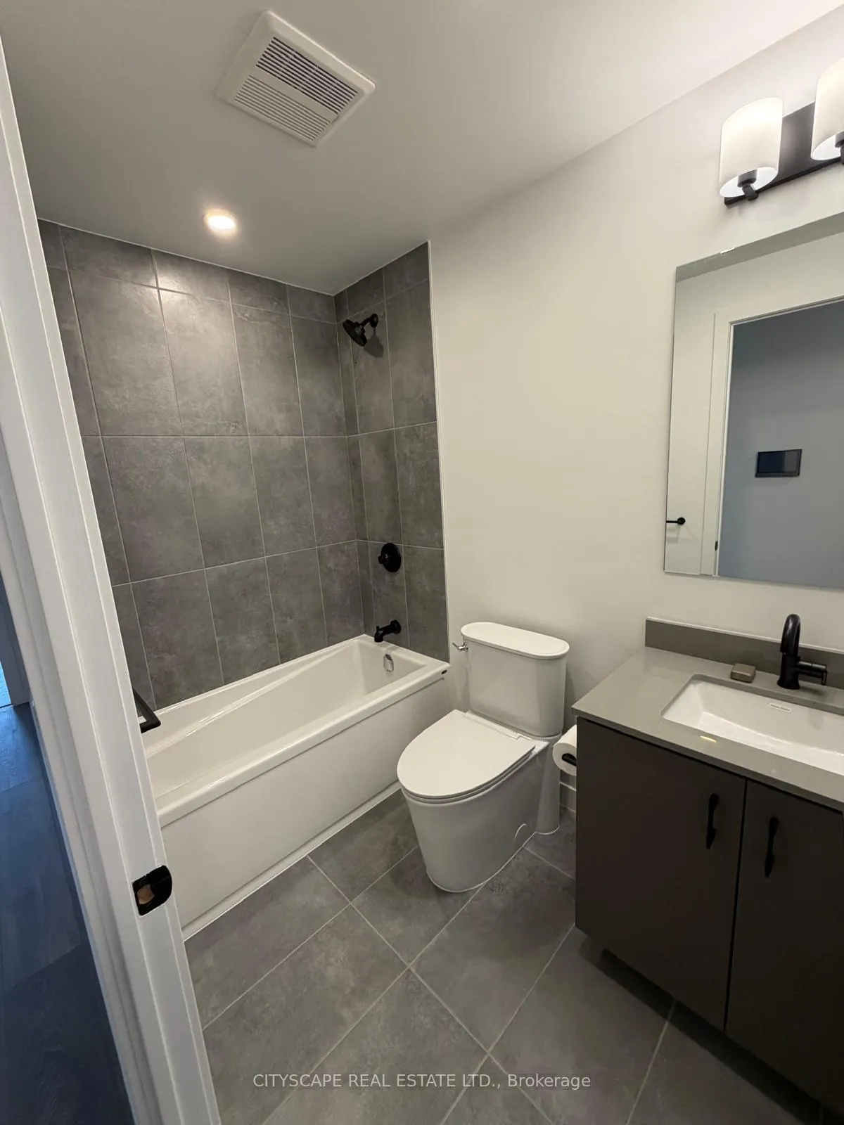 Photo 8 of Unit 523, 4787 Powers Common, Burlington, Alton — HOMEH