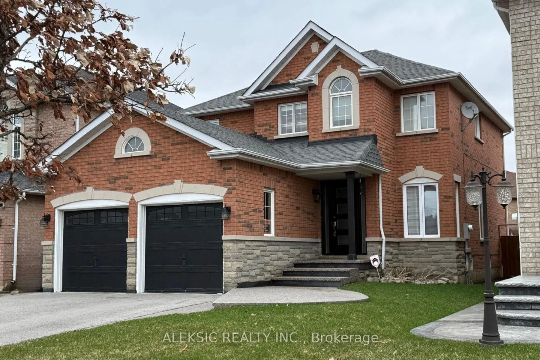Front of 33 Hillpath Crescent