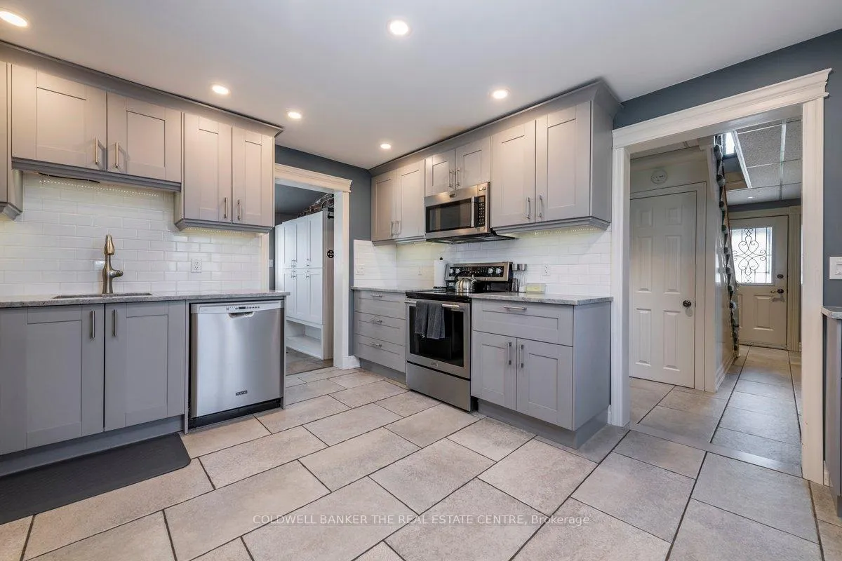 Photo 30 of 46 Park Street, Barrie, Queen's Park — HOMEH