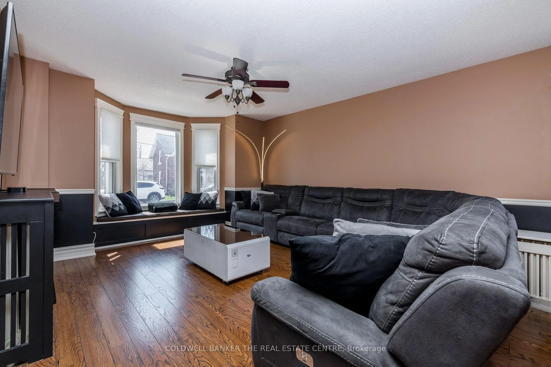 Photo 3 of 46 Park Street, Barrie, Queen's Park — HOMEH