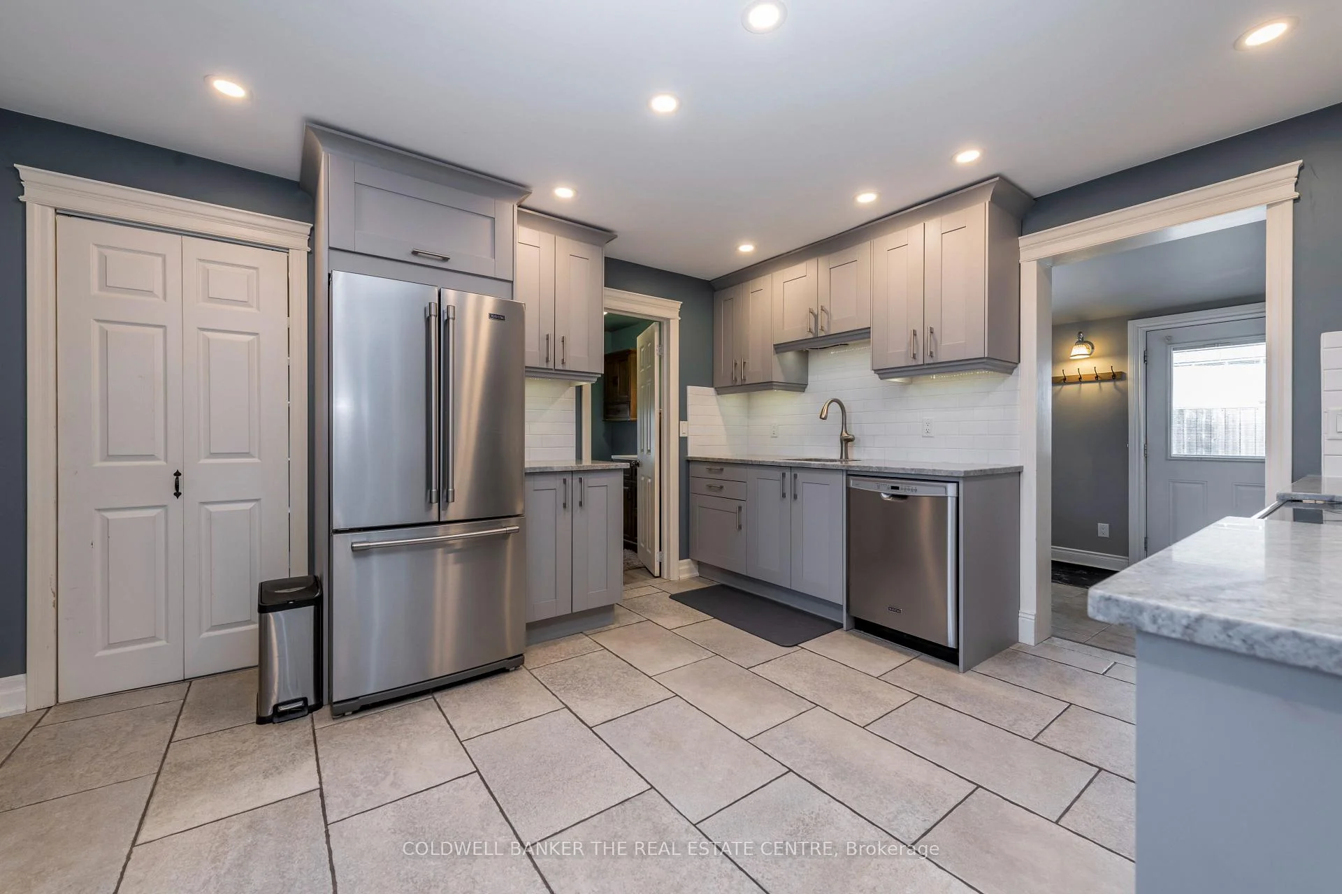 Photo 7 of 46 Park Street, Barrie, Queen's Park — HOMEH