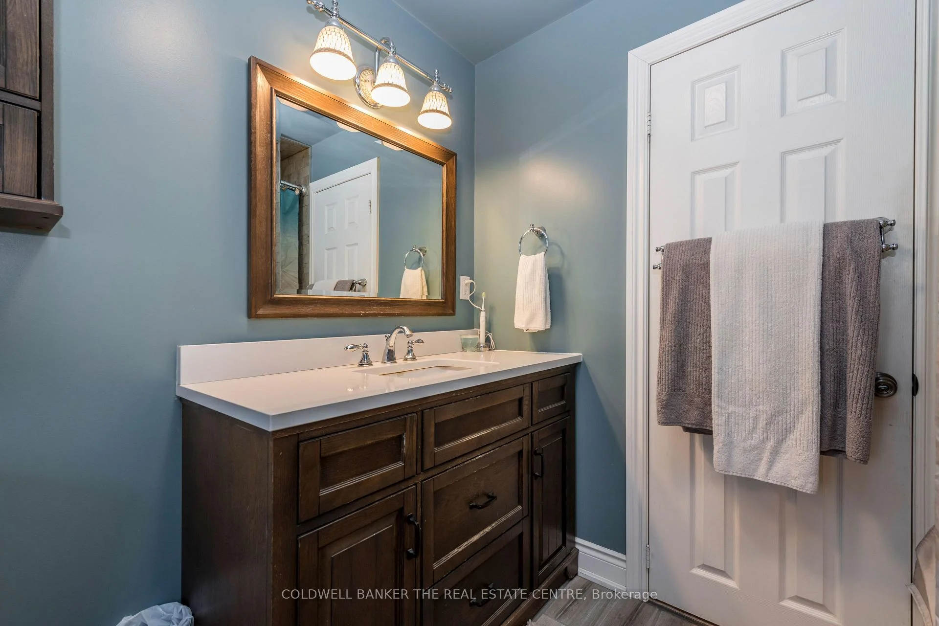 Photo 10 of 46 Park Street, Barrie, Queen's Park — HOMEH