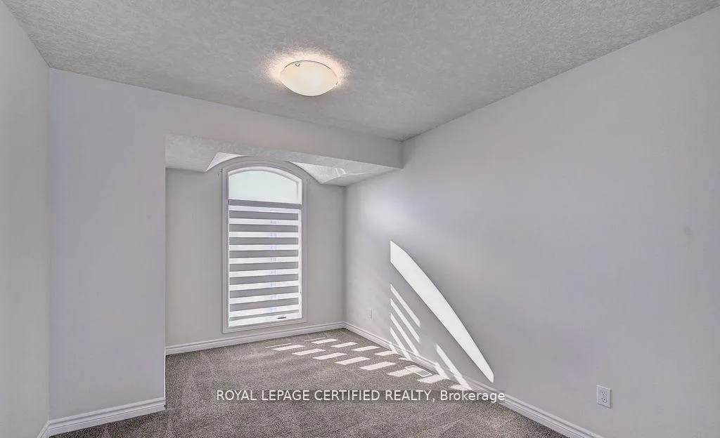 Photo 10 of 54 Pondcliffe Drive, Kitchener — HOMEH