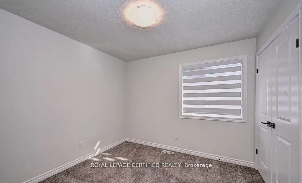 Photo 12 of 54 Pondcliffe Drive, Kitchener — HOMEH