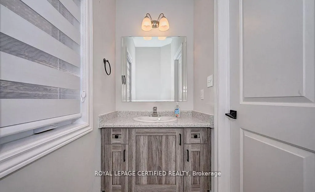 Photo 16 of 54 Pondcliffe Drive, Kitchener — HOMEH