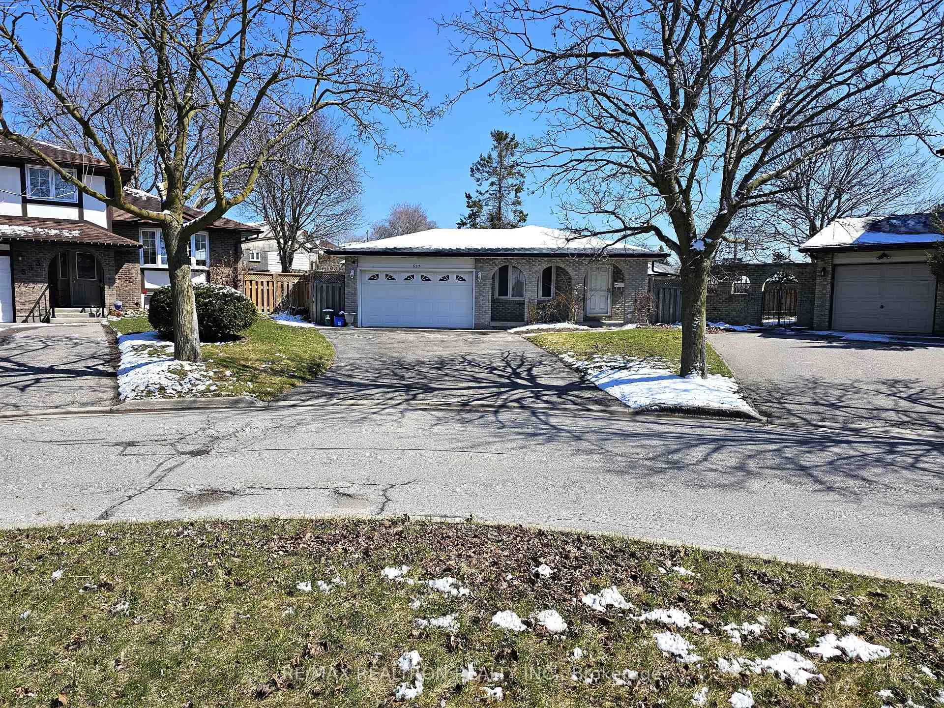 Photo 2 of 537 Lisbon Court, Oshawa, Vanier — HOMEH