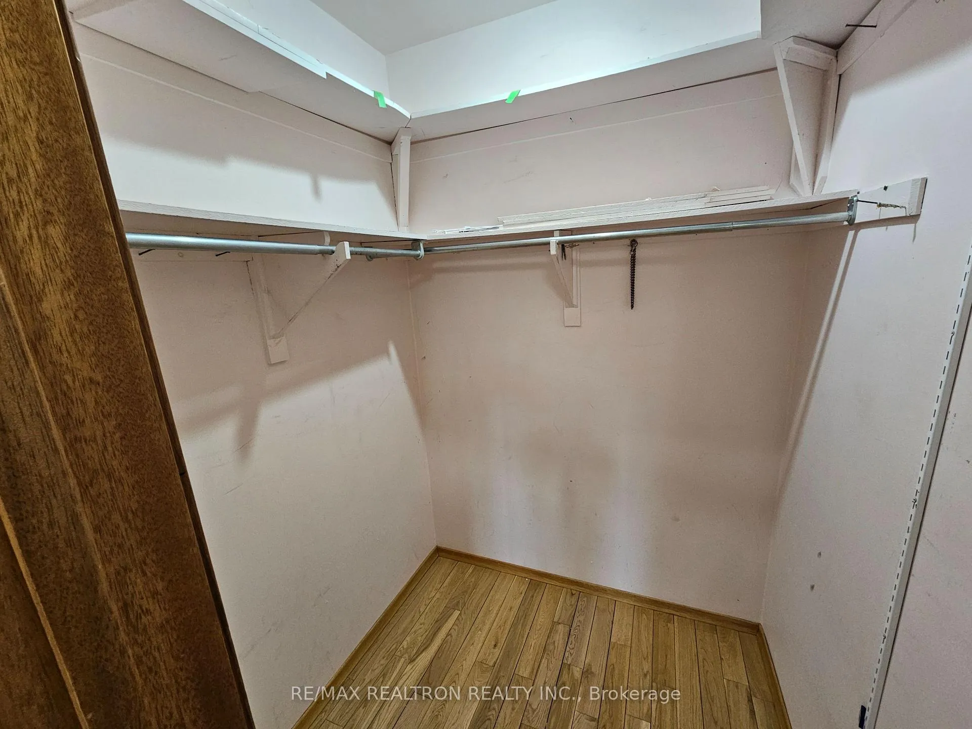 Photo 12 of 537 Lisbon Court, Oshawa, Vanier — HOMEH