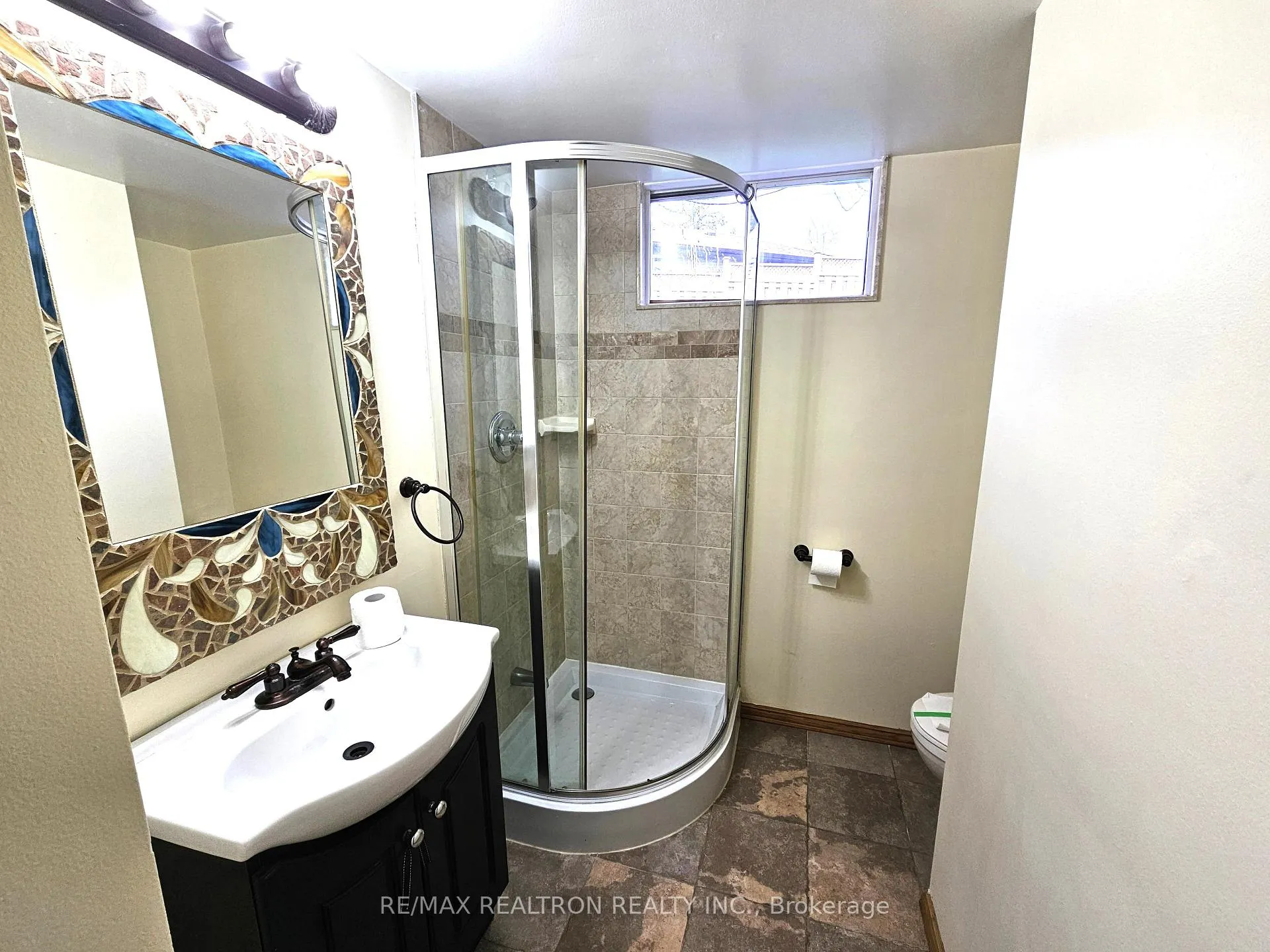 Photo 18 of 537 Lisbon Court, Oshawa, Vanier — HOMEH