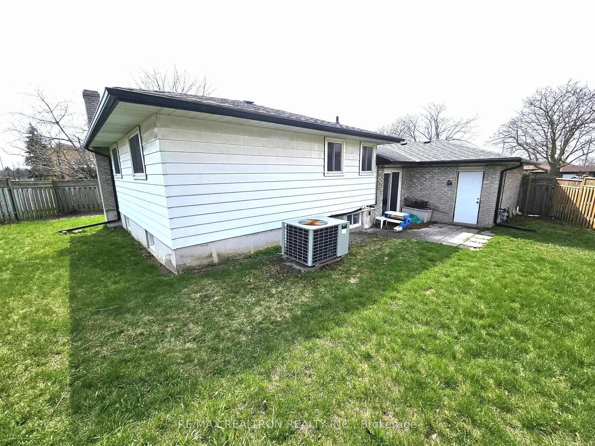 Photo 22 of 537 Lisbon Court, Oshawa, Vanier — HOMEH