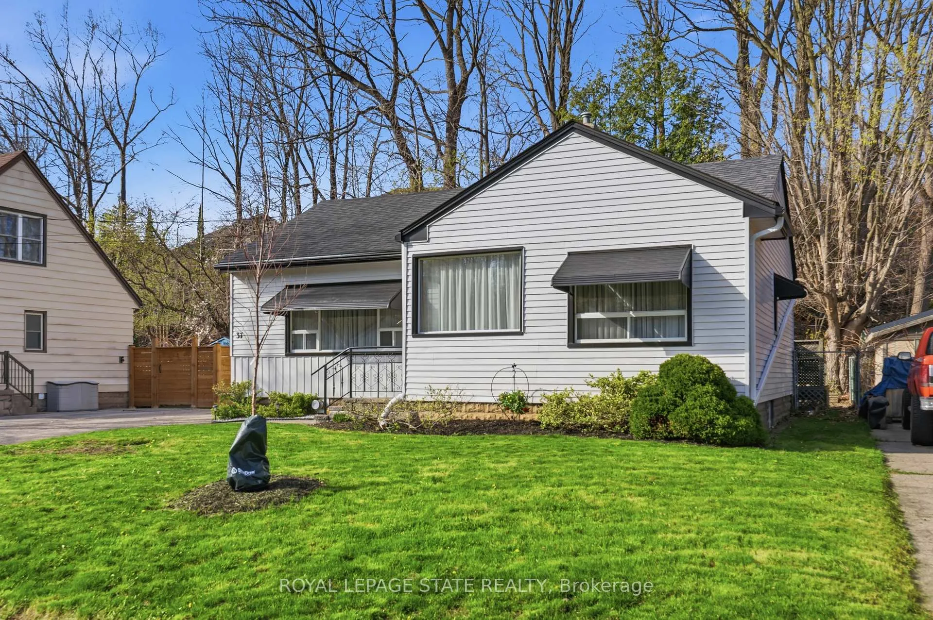 Photo 3 of 37 Central Park Avenue, Hamilton, Dundas — HOMEH