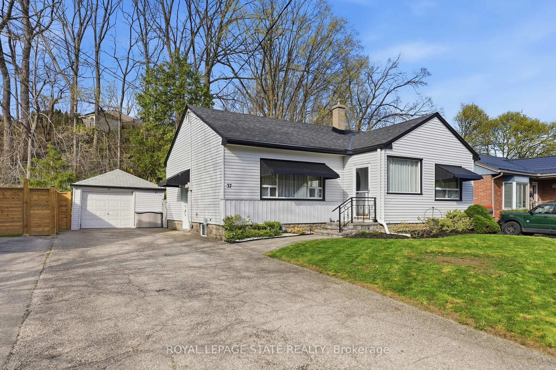 Photo 4 of 37 Central Park Avenue, Hamilton, Dundas — HOMEH