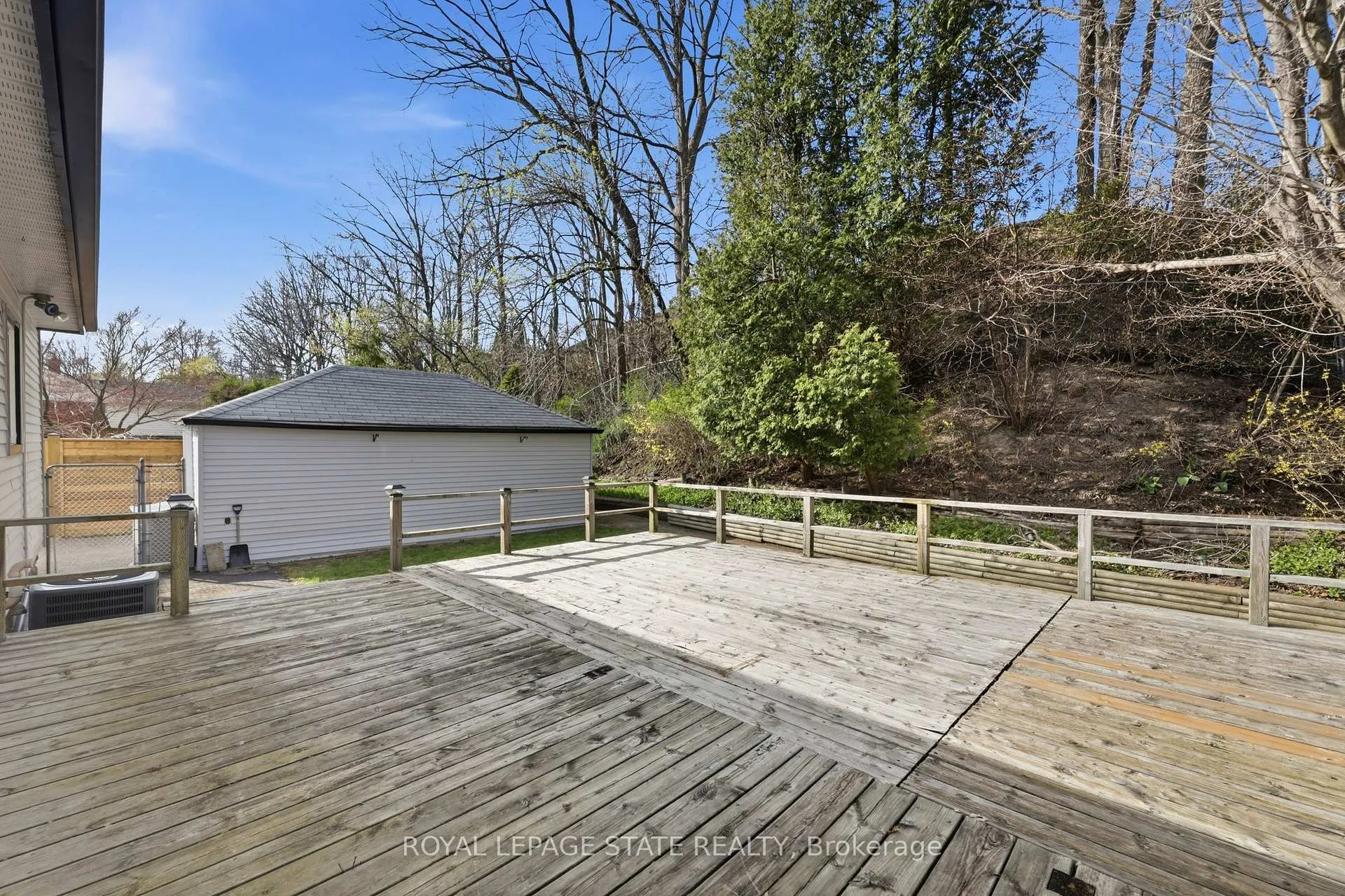Photo 36 of 37 Central Park Avenue, Hamilton, Dundas — HOMEH