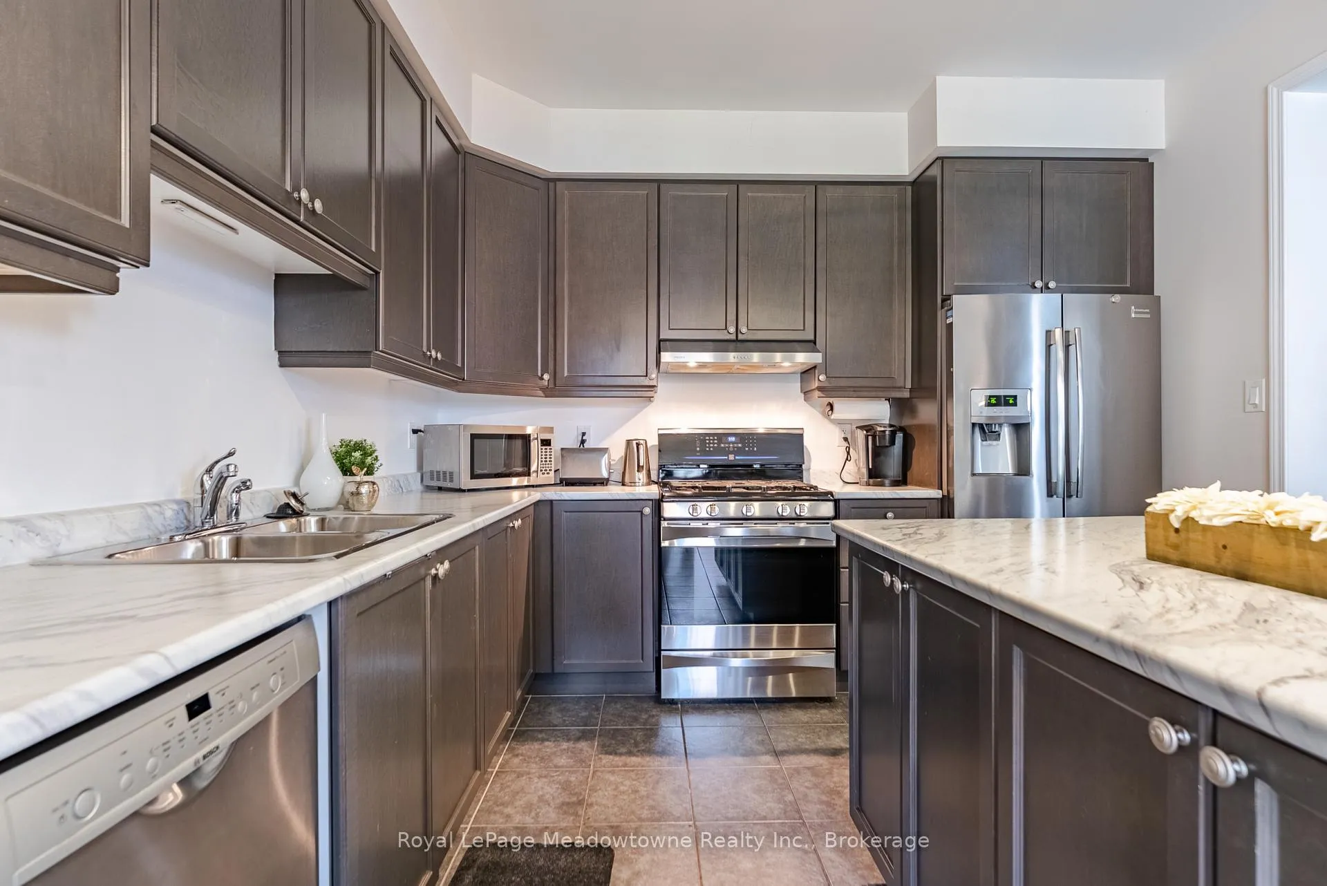 Photo 19 of 325 Gleave Terrace, Milton, Harrison — HOMEH