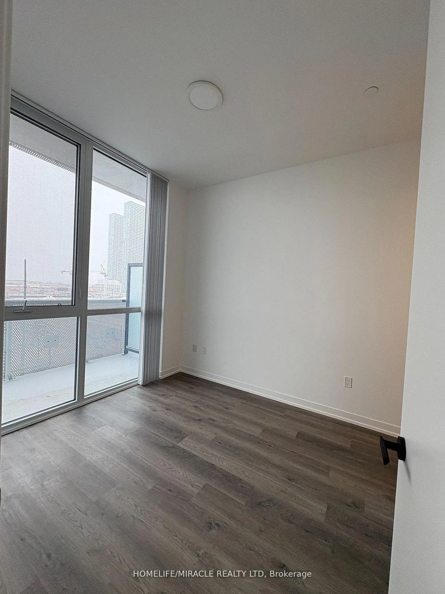 Photo 3 of Unit 607, 8 Interchange Way, Vaughan, Vaughan Corporate Centre — HOMEH