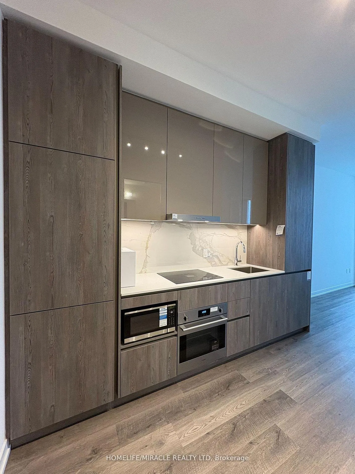 Photo 8 of Unit 607, 8 Interchange Way, Vaughan, Vaughan Corporate Centre — HOMEH