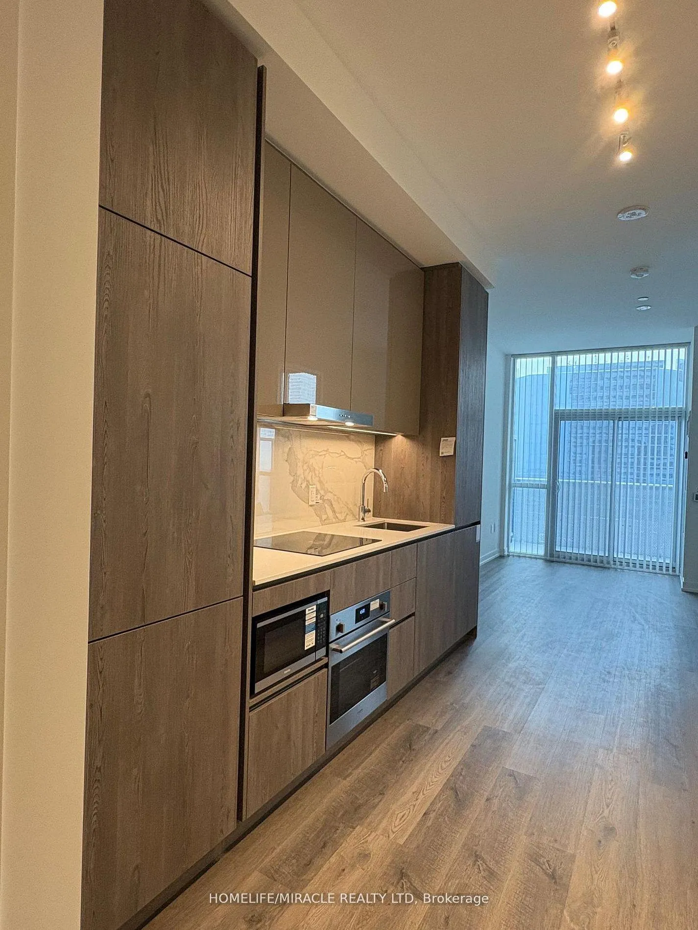Photo 9 of Unit 607, 8 Interchange Way, Vaughan, Vaughan Corporate Centre — HOMEH