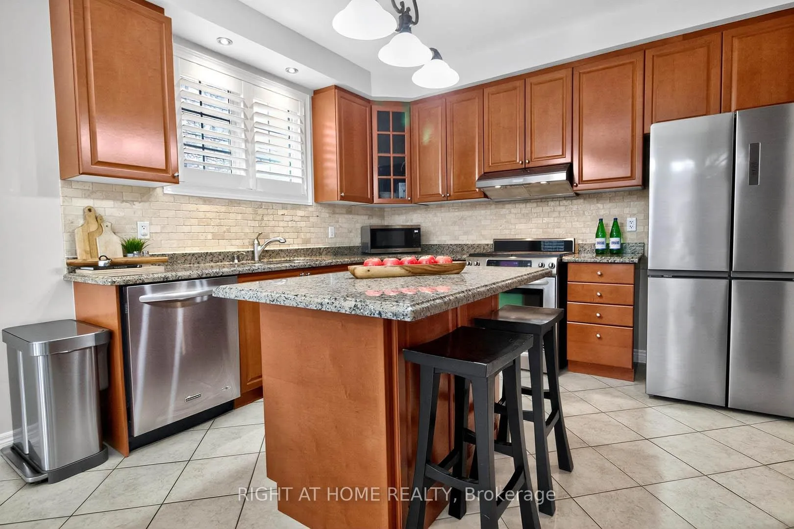 Photo 10 of 7 Messina Avenue, Brampton, Bram West — HOMEH