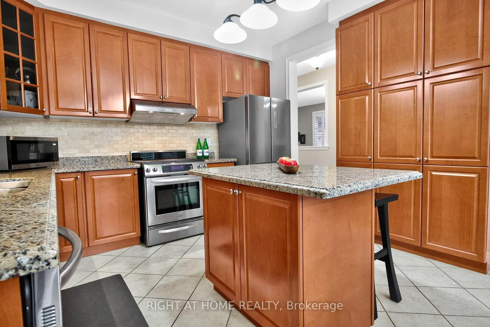 Photo 11 of 7 Messina Avenue, Brampton, Bram West — HOMEH