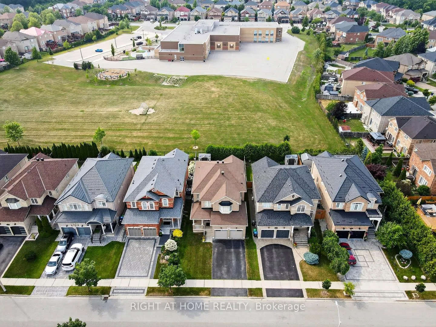 Photo 32 of 7 Messina Avenue, Brampton, Bram West — HOMEH