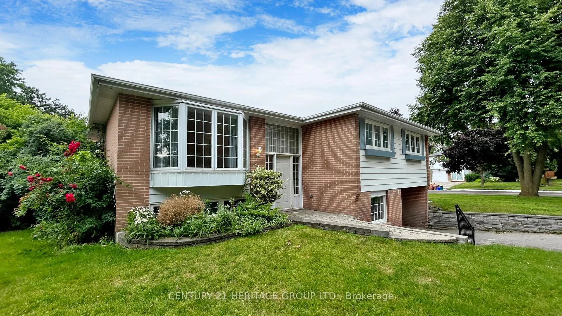 Photo 4 of 1 Dunsinane Drive, Markham, Royal Orchard — HOMEH
