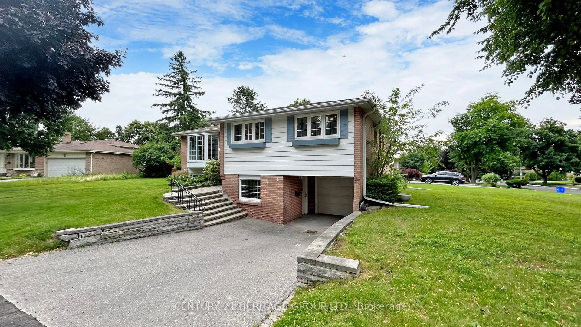 Photo 5 of 1 Dunsinane Drive, Markham, Royal Orchard — HOMEH