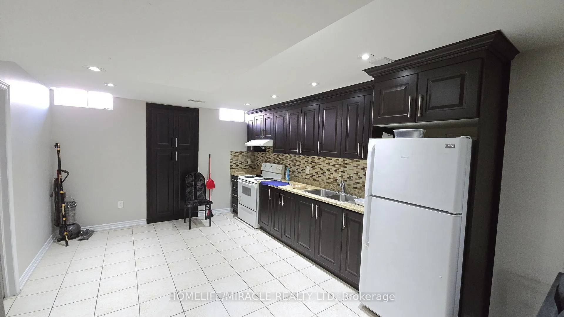 Photo 3 of 59 Castle Oaks Cross, Brampton, Bram East — HOMEH
