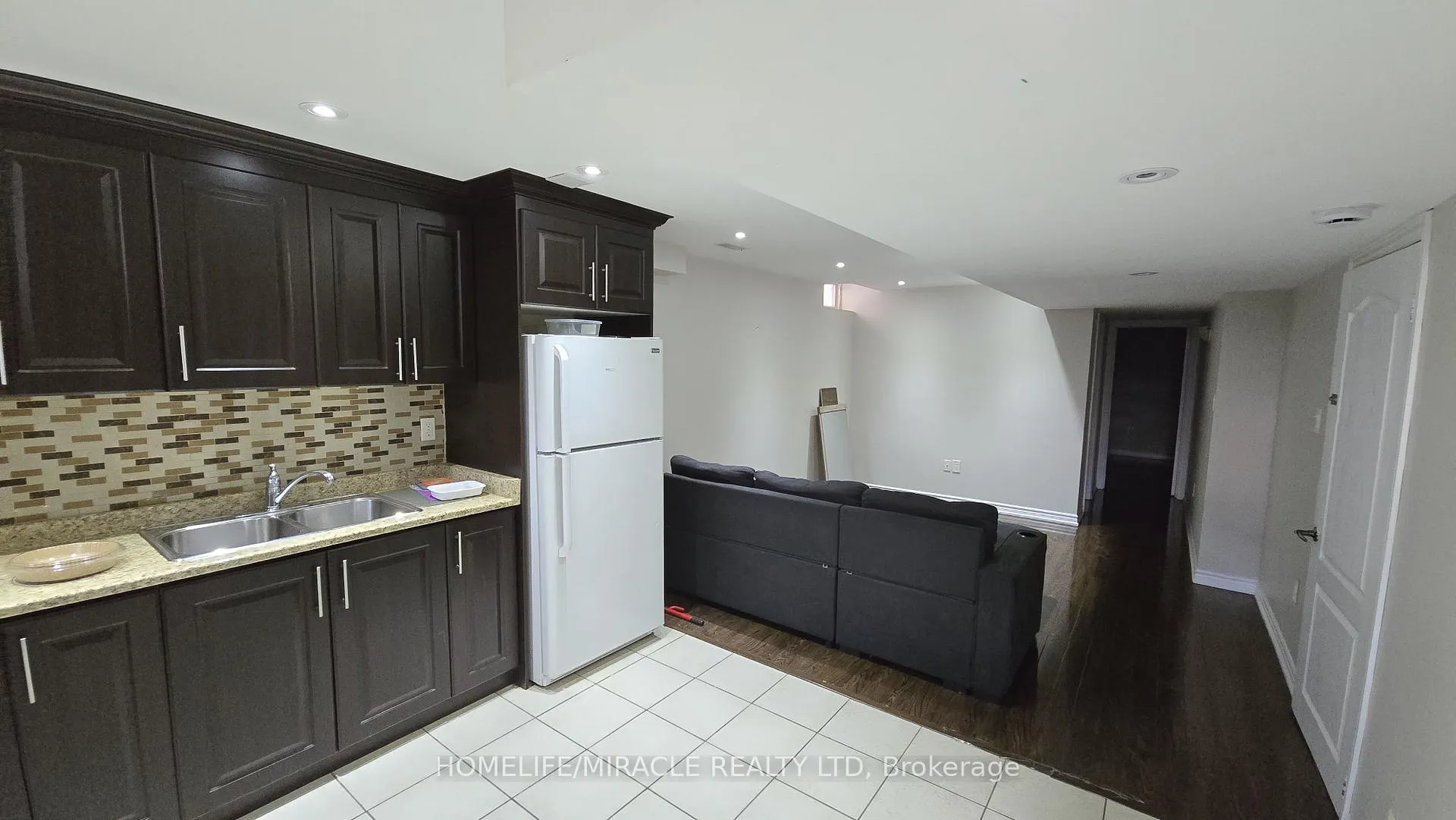 Photo 4 of 59 Castle Oaks Cross, Brampton, Bram East — HOMEH