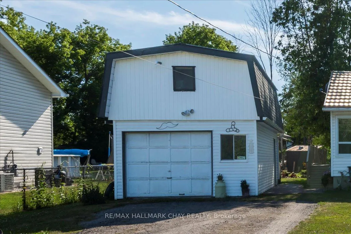 Photo 2 of 930 Gilmore Avenue, Innisfil, Lefroy — HOMEH