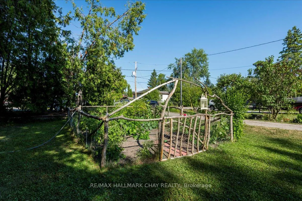 Photo 16 of 930 Gilmore Avenue, Innisfil, Lefroy — HOMEH