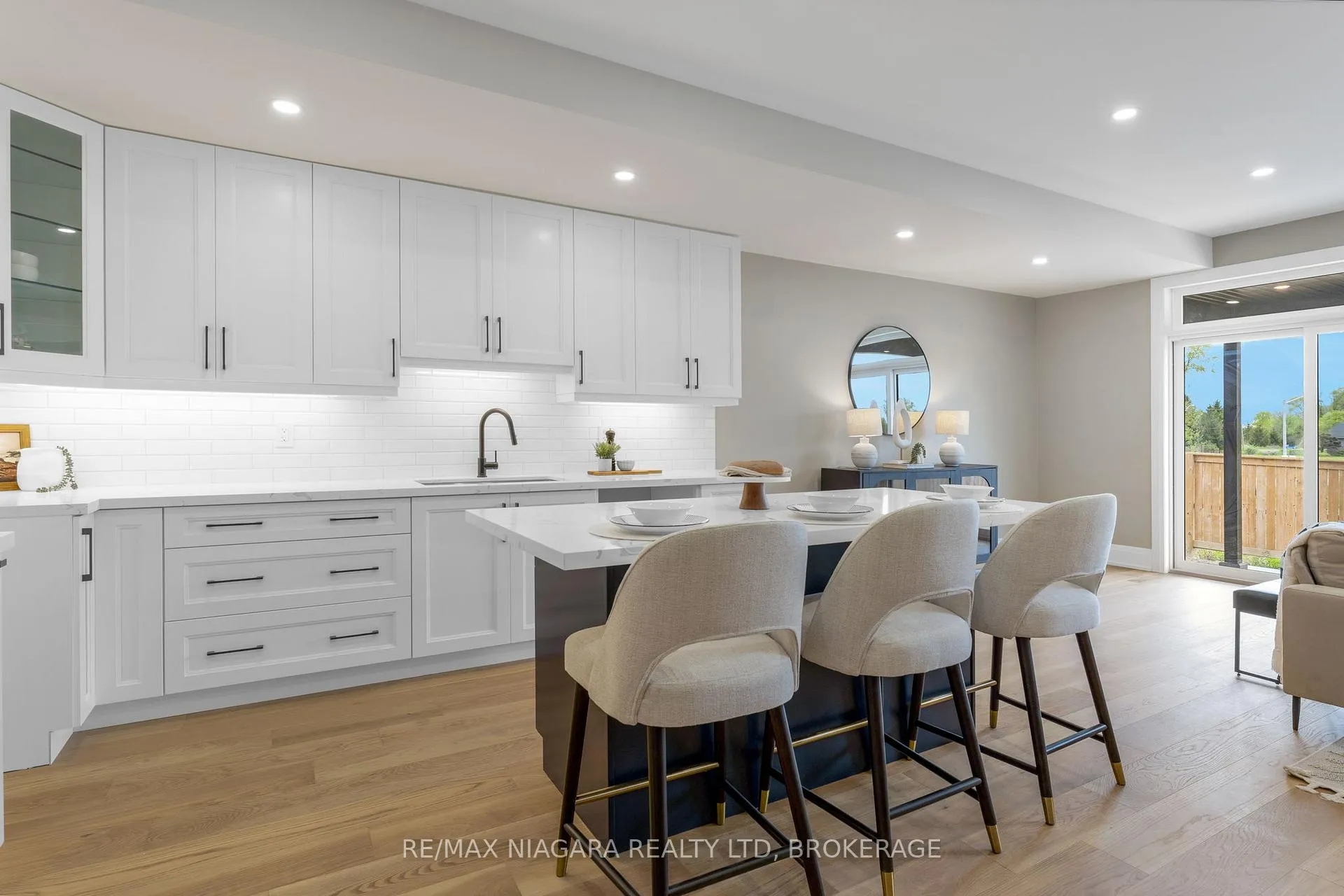 Photo 6 of 6208 Curlin Crescent, Niagara Falls, Forestview — HOMEH