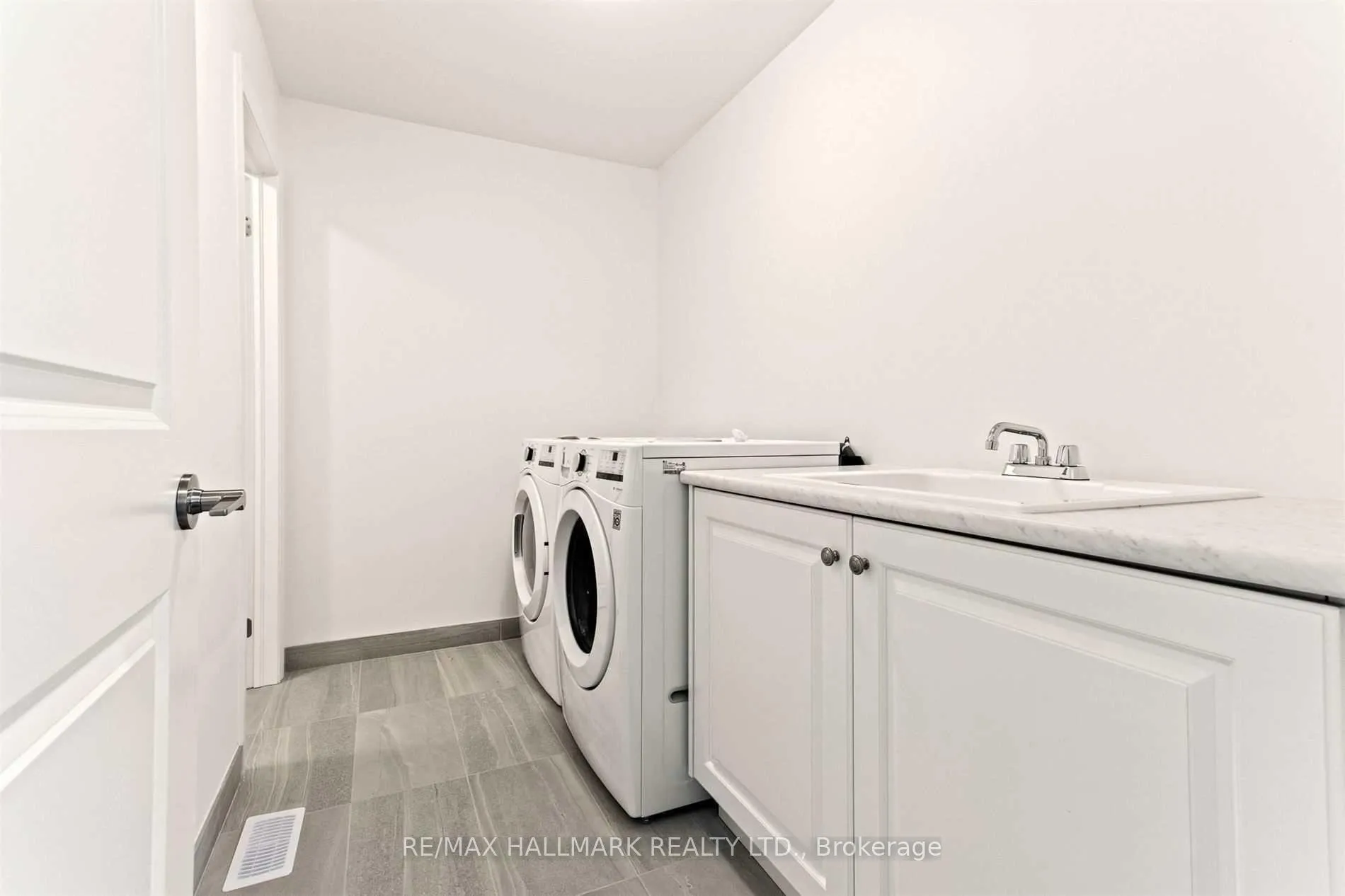 Photo 12 of 103 Laing Drive, Whitby, Rural Whitby — HOMEH