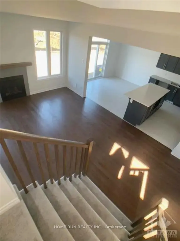 Photo 3 of 328 Finial Way, Ottawa, Barrhaven - Half Moon Bay — HOMEH