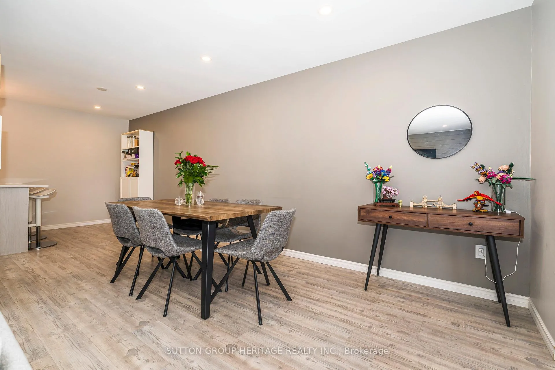 Photo 6 of 437 Sedan Crescent, Oshawa, Central — HOMEH