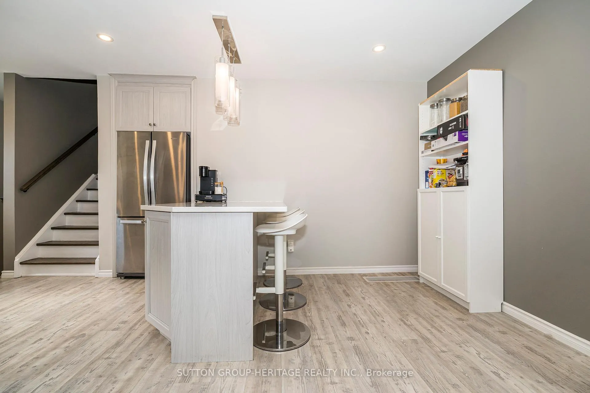 Photo 8 of 437 Sedan Crescent, Oshawa, Central — HOMEH