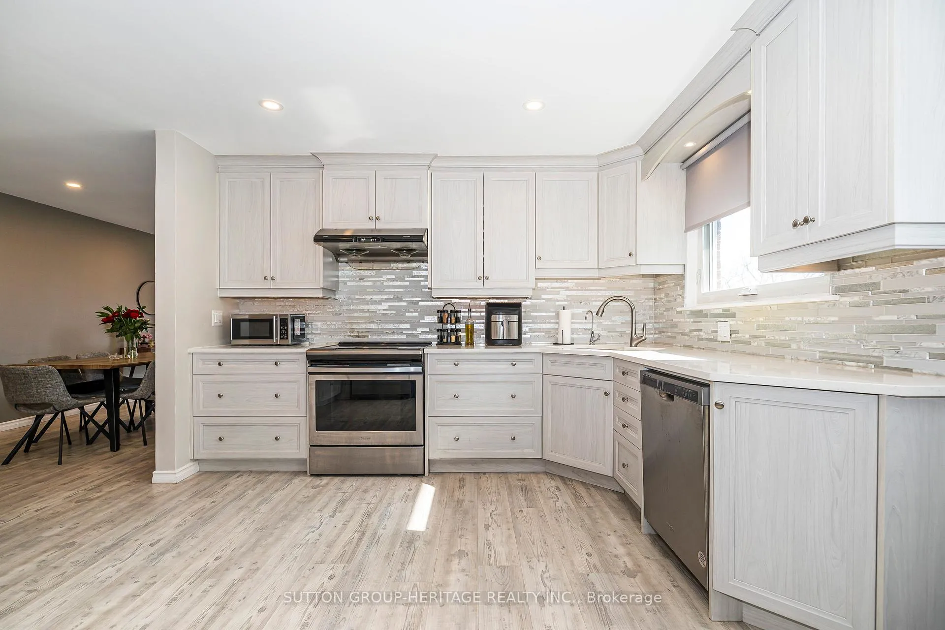 Photo 11 of 437 Sedan Crescent, Oshawa, Central — HOMEH