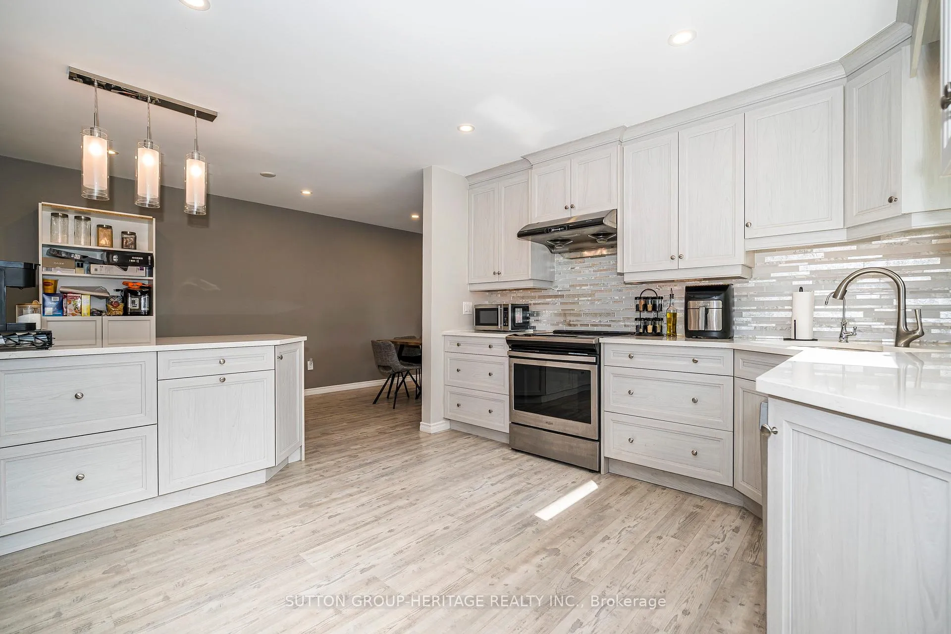 Photo 12 of 437 Sedan Crescent, Oshawa, Central — HOMEH