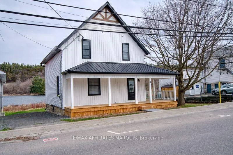 Front of 4 Bedford Street E