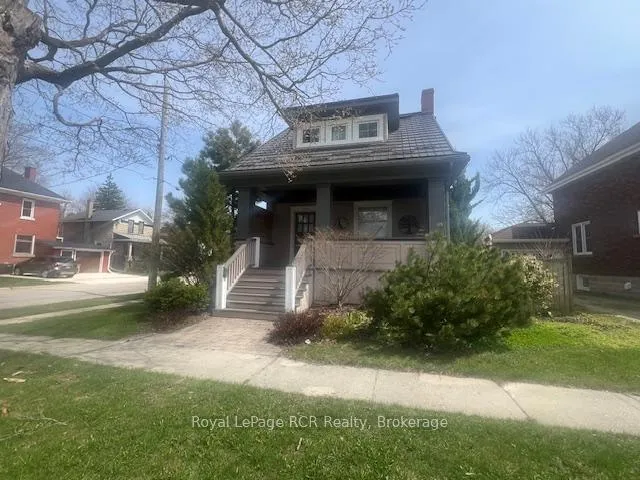 Front of 190 Victoria Avenue N