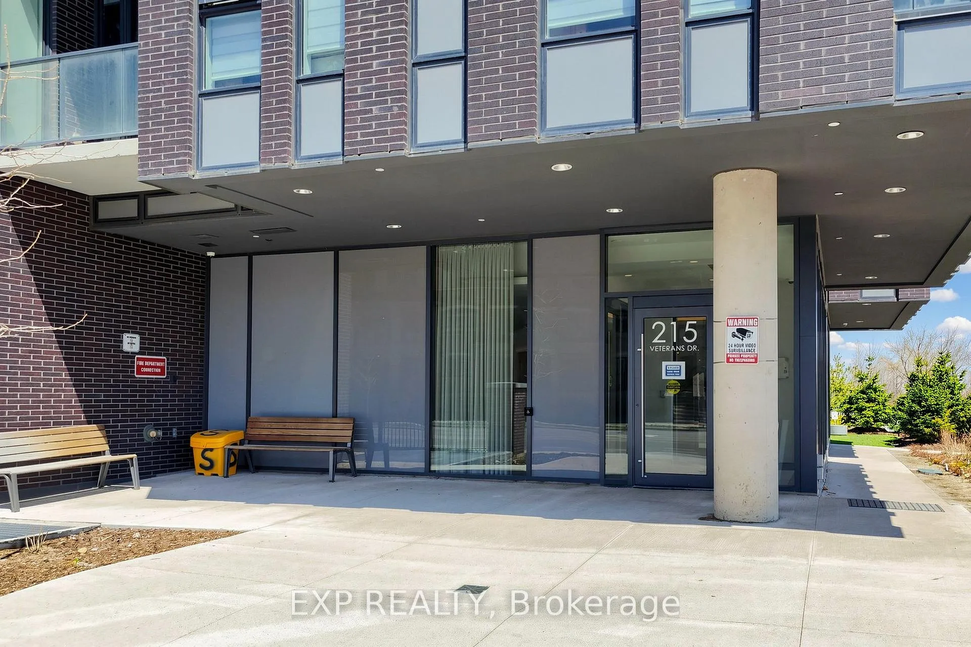 Photo 3 of 215 Veterans Drive, Brampton, Northwest Brampton — HOMEH