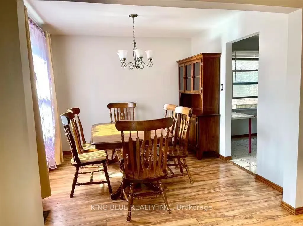 Photo 2 of 137 Appleby Crescent, Markham, Milliken Mills West — HOMEH