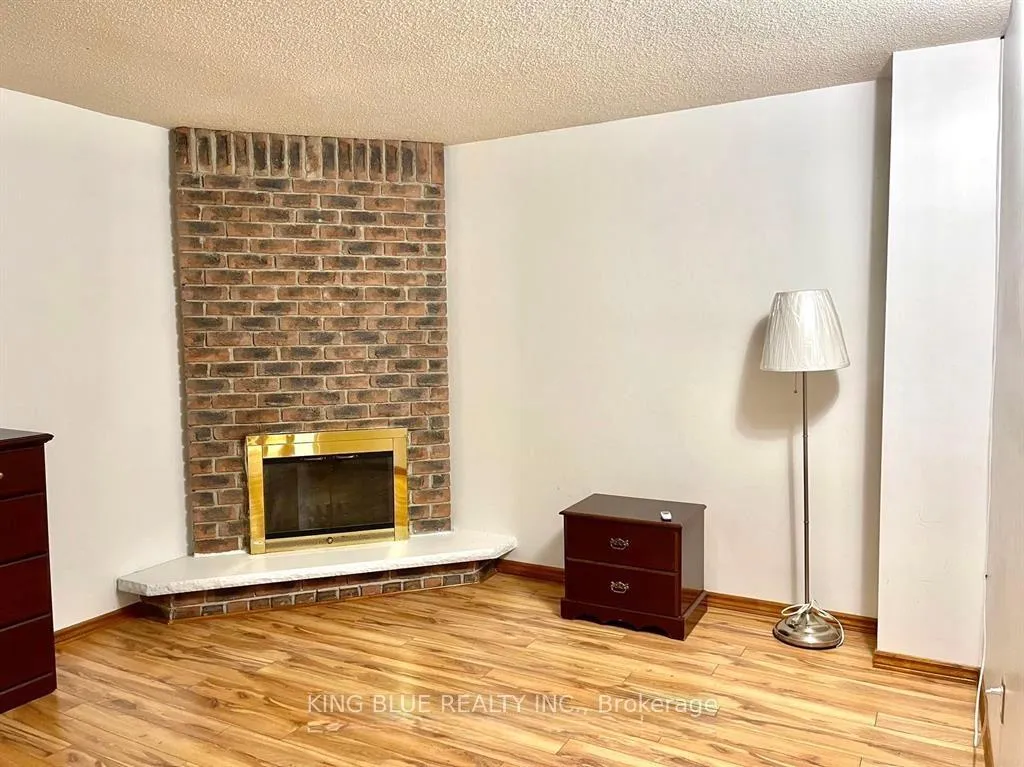 Photo 5 of 137 Appleby Crescent, Markham, Milliken Mills West — HOMEH