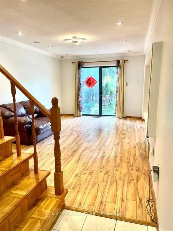 Photo 6 of 137 Appleby Crescent, Markham, Milliken Mills West — HOMEH