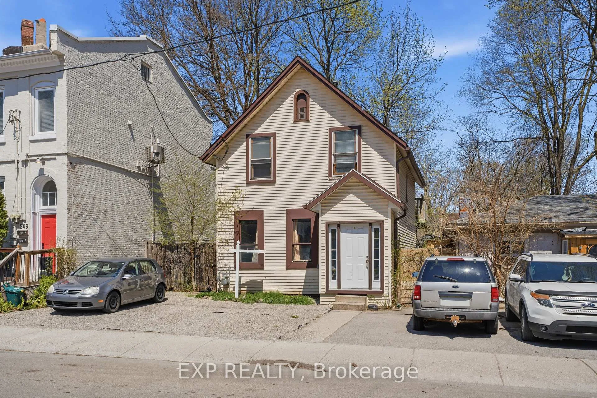 Photo 3 of 211 Rebecca Street, Hamilton, Beasley — HOMEH
