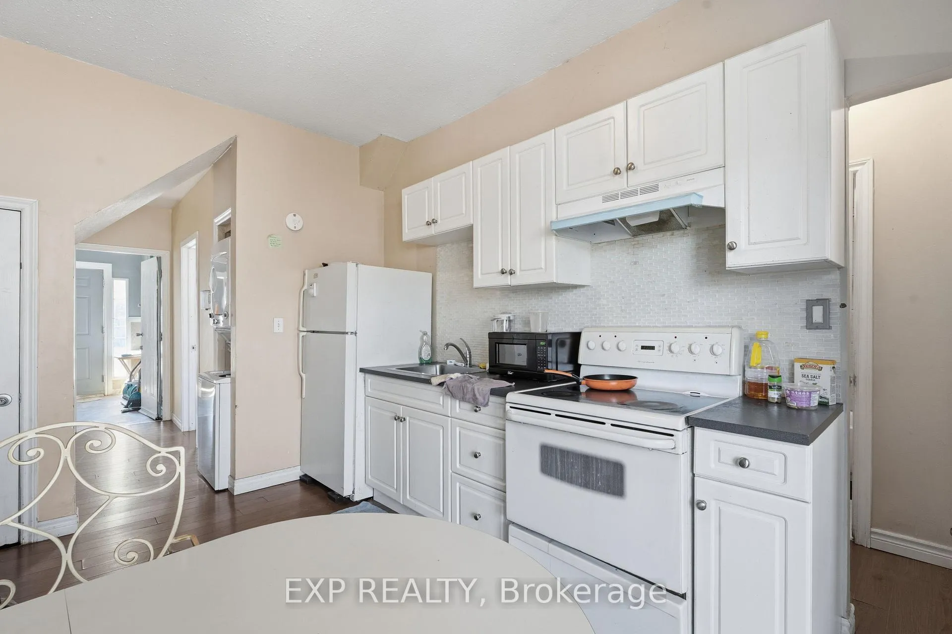 Photo 5 of 211 Rebecca Street, Hamilton, Beasley — HOMEH
